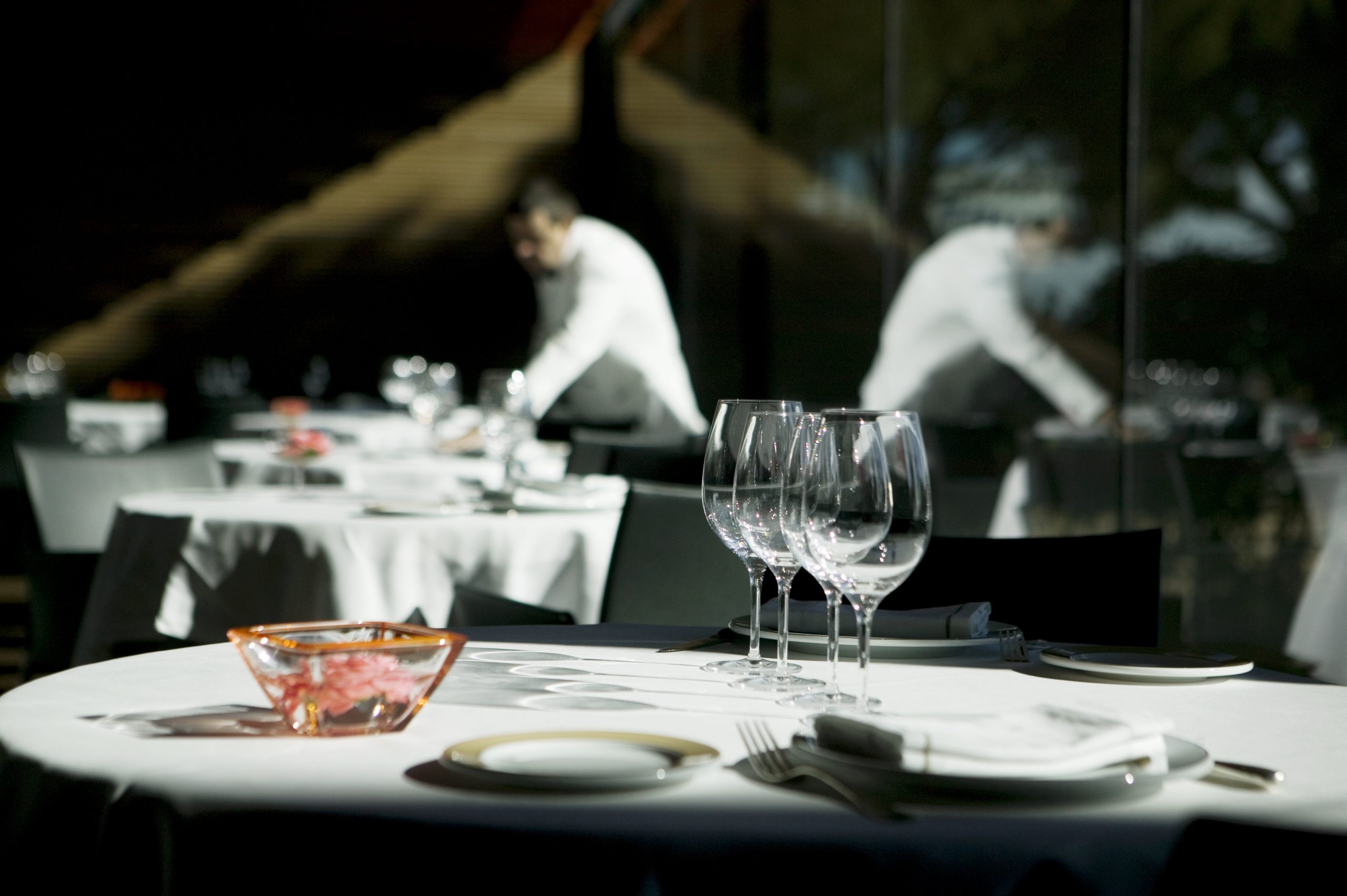Mesa elegante preparada en Hispania